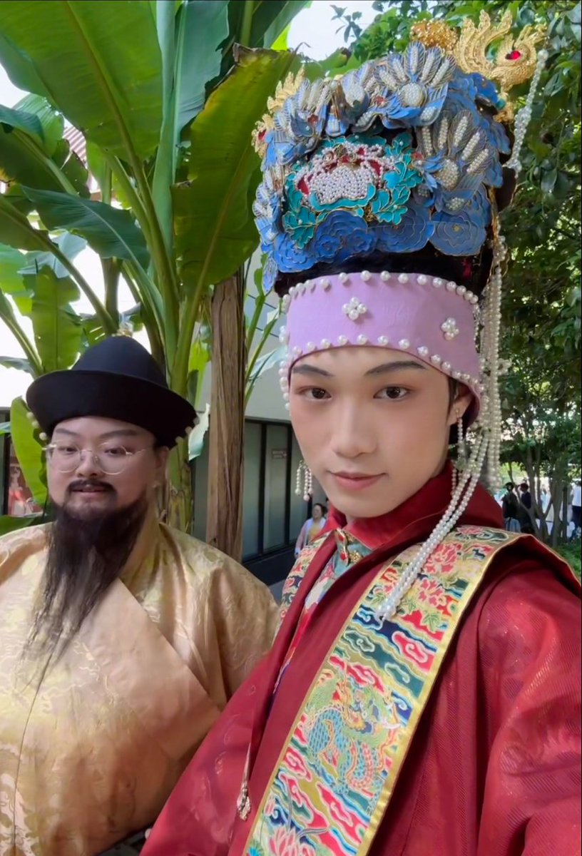 Chengcheng20ch's tweet photo. 在丝博带上了自己做的翟冠 #汉服 #汉民族传统服饰 #复原明代诰命夫人礼服 https://t.co/8TbctA7pA4
