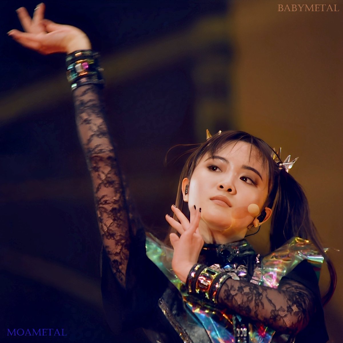 TENtenkomomo5's tweet photo. #BABYMETAL #LegendMM 
#MOAMETAL

BABYMETALには気品がある

ちゃんと服着てるし　ぷぷっ

準備は万端　あとは旅に出るばかりである
まってろ　グレートブリテンおよび北アイルランド連合王国　ん？ https://t.co/bWZ2RkFDsq