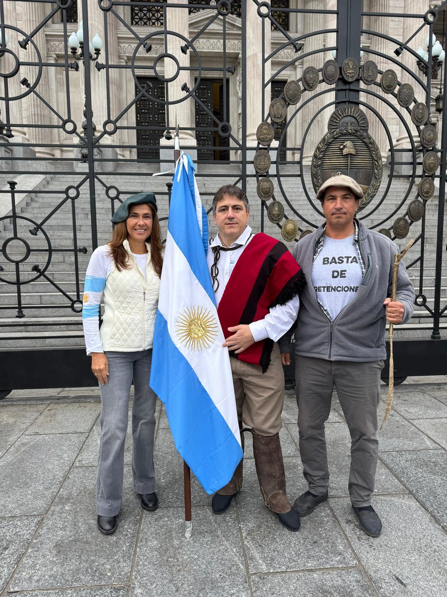 eugetale's tweet image. En el día de la Patria, todo mi compromiso con vos @PaoltroniF 

Quiero volver a creer. 
Quiero paz y unión. 
Quiero decencia y verdad. 
Quiero justicia. 
Quiero poder abrazar, visibilizar a los que sufren y luchar por un Nación unida por los valores que nos inculcaron nuestros…