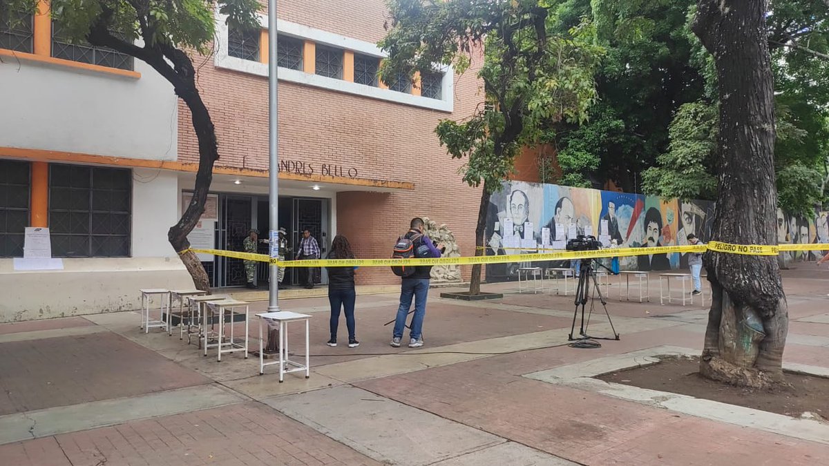 Liceo Andrés Bello, en Caracas.

28 de julio // 25 de mayo