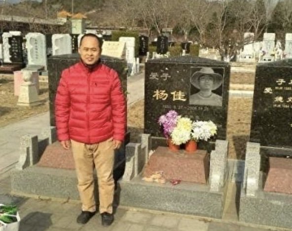 #蒋湛春 江苏维权公民 残障人士
罪名：扰乱办公秩序
近况：指定监视居住
2008年12月其乘火车与保安发生口角遭暴打投诉无门被迫进京上访
此后数次被截访刑拘酷刑
2015年9月被拘超期羁押472天
2019年9月以寻滋罪再被拘
2021年10月被判3年半
2025年4月初其在京被抓移交句容警方监视居住 #良心犯 #一人一推