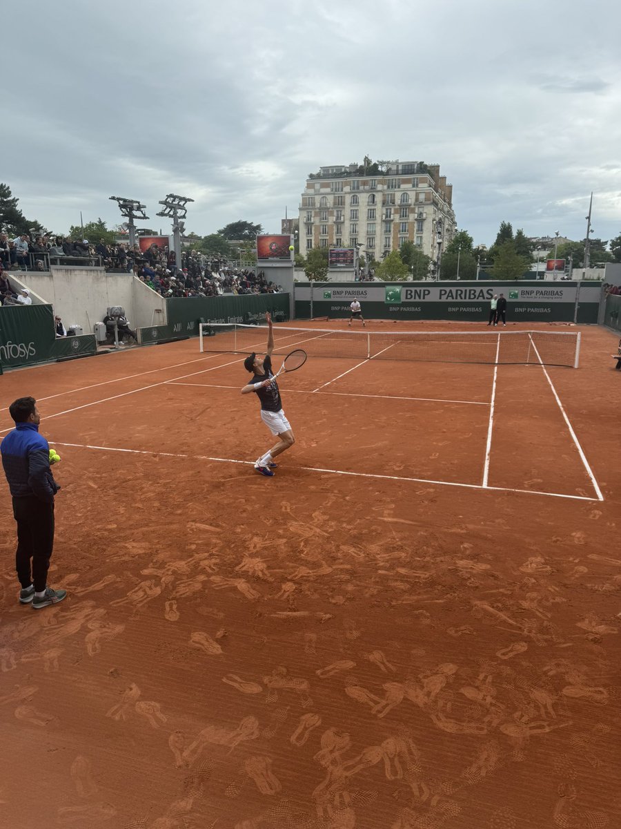 SportPerla's tweet photo. Jannik Sinner v Dimitrov #RolandGarros https://t.co/FjJiGQVybj