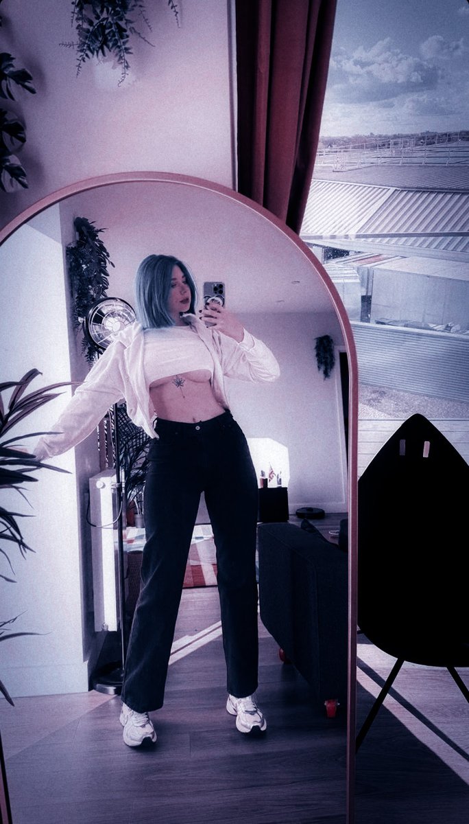 GH0STWEBBING's tweet image. ㅤ

avery. 22. bisexual. student.
femboy. ( adult ) content actor.
top. switch.