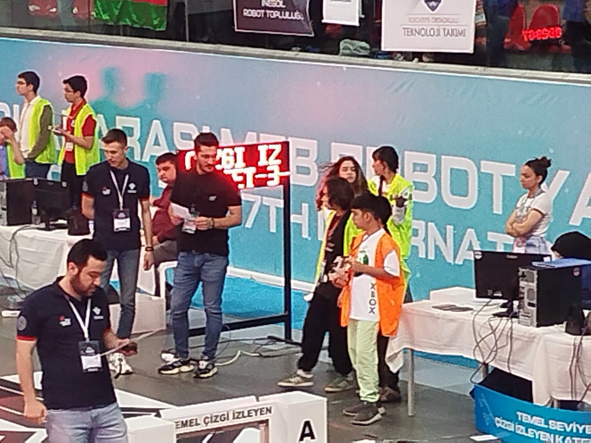 17. Uluslararası MEB Robot Yarışmalarına, Amasya Şehit Ferhat Ünelli Bilim ve Sanat Merkezi olarak katılım sağladık. Temel Seviye Çizgi İzleyen (Ortaokul) kategorisinde dört farklı takımla yarışmaya katılan öğrencilerimiz, robotik alanında önemli bir deneyim kazandılar.