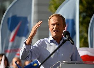 "Polską dzisiaj rządzą gangsterzy" Tusk dzisiaj na wiecu w Warszawie.
A wy mówicie, że on zawsze kłamie.
