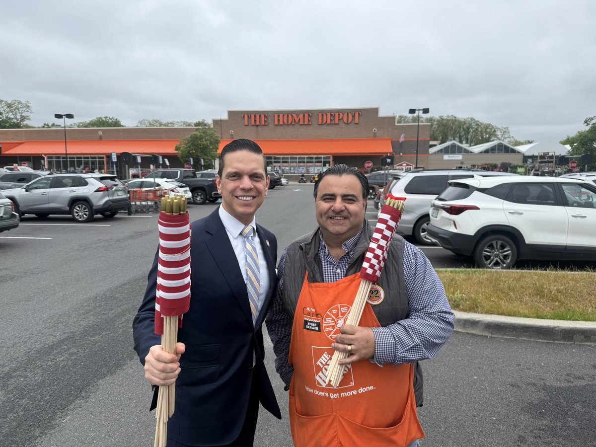 A big thank you to the Schenectady <a href="/HomeDepot/">The Home Depot</a> for donating flags for our Memorial Day activities this weekend! 🇺🇸

Your generosity helps us honor our heroes with pride. Always a great partner—much appreciated! 🙏🎖️

#MemorialDay #CommunitySupport #Gratitude #Schenectady