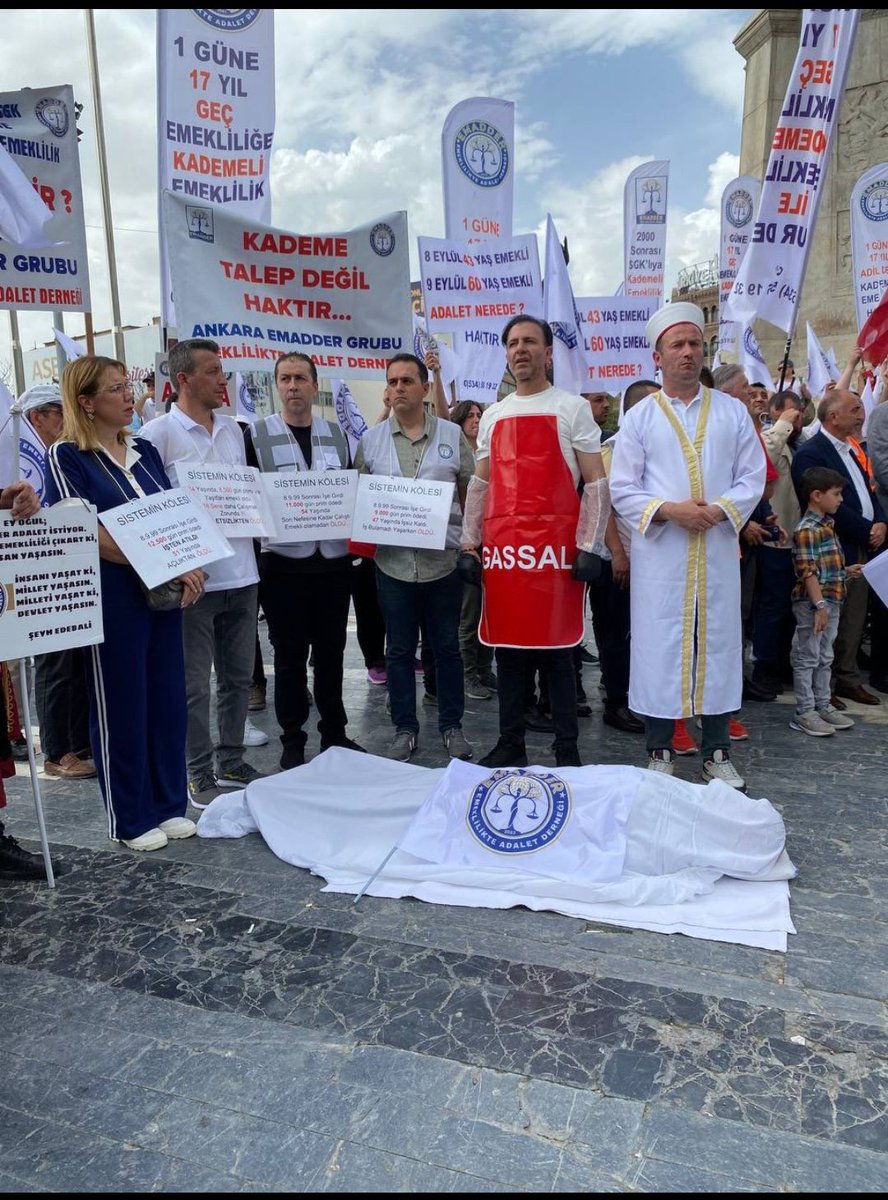 Akranlar arası oluşan 17 yıllık mağduriyeti çözerse kademeli emeklilik çözer 
<a href="/mihribanugurluu/">Mihriban UĞURLU ⚖️</a> 
<a href="/EmadDernegi/">EMEKLİLİKTE ADALET DERNEĞİ ⚖️</a> 
<a href="/EMADDER_KADEME/">EMADDER RESMİ SOHBET SAYFASI</a>
#KademeAnkaradaTekYürek