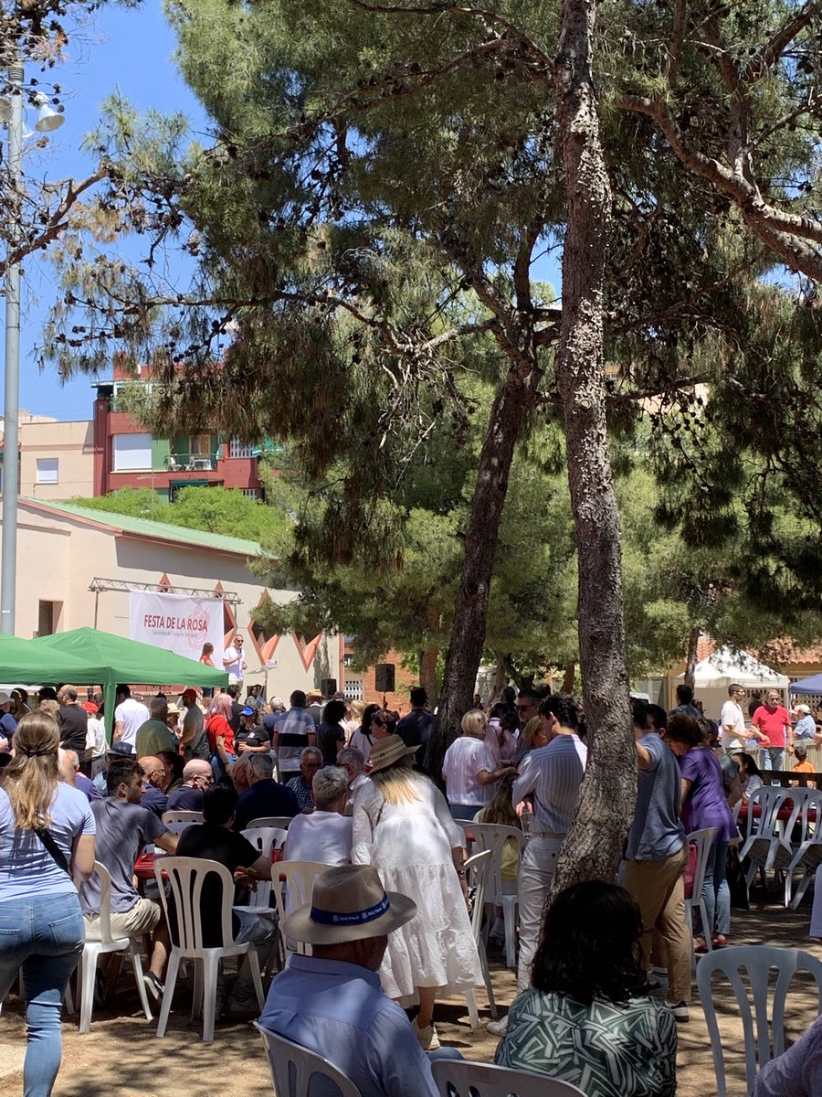 ROSA_M_IBARRA's tweet photo. Primera Festa de la Rosa a la Federació del Camp de Tarragona! Ens hi hem trobat socialistes de totes les comarques tarragonines, i hem compartit bon ambient, conversa, dinar, música i parlaments de @oscarsancheziba @sandrage76 Fran Morancho @b5alvarez https://t.co/8sGzL2xwrj