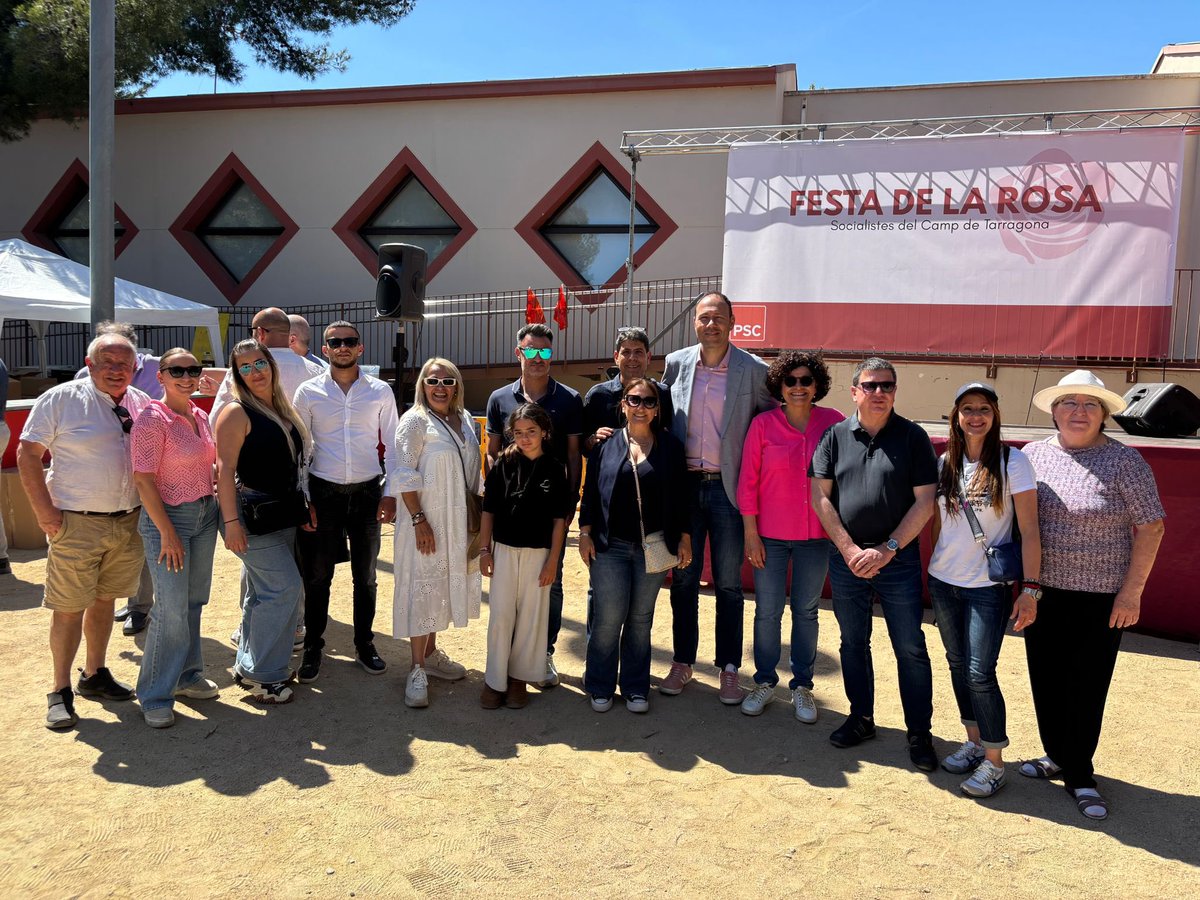 ROSA MARIA IBARRA /❤️ (@rosa_m_ibarra) on Twitter photo Primera Festa de la Rosa a la Federació del Camp de Tarragona! Ens hi hem trobat socialistes de totes les comarques tarragonines, i hem compartit bon ambient, conversa, dinar, música i parlaments de <a href="/oscarsancheziba/">Óscar Sánchez /❤️</a> <a href="/sandrage76/">Sandra Guaita Esteruelas</a> Fran Morancho <a href="/b5alvarez/">berni alvarez</a> Primera Festa de la Rosa a la Federació del Camp de Tarragona! Ens hi hem trobat socialistes de totes les comarques tarragonines, i hem compartit bon ambient, conversa, dinar, música i parlaments de <a href="/oscarsancheziba/">Óscar Sánchez /❤️</a> <a href="/sandrage76/">Sandra Guaita Esteruelas</a> Fran Morancho <a href="/b5alvarez/">berni alvarez</a>