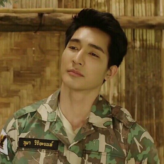 อันนี้ผุ้ชายกลิ่นไก่                   อันนี่ผุชายกลิ่นแก่