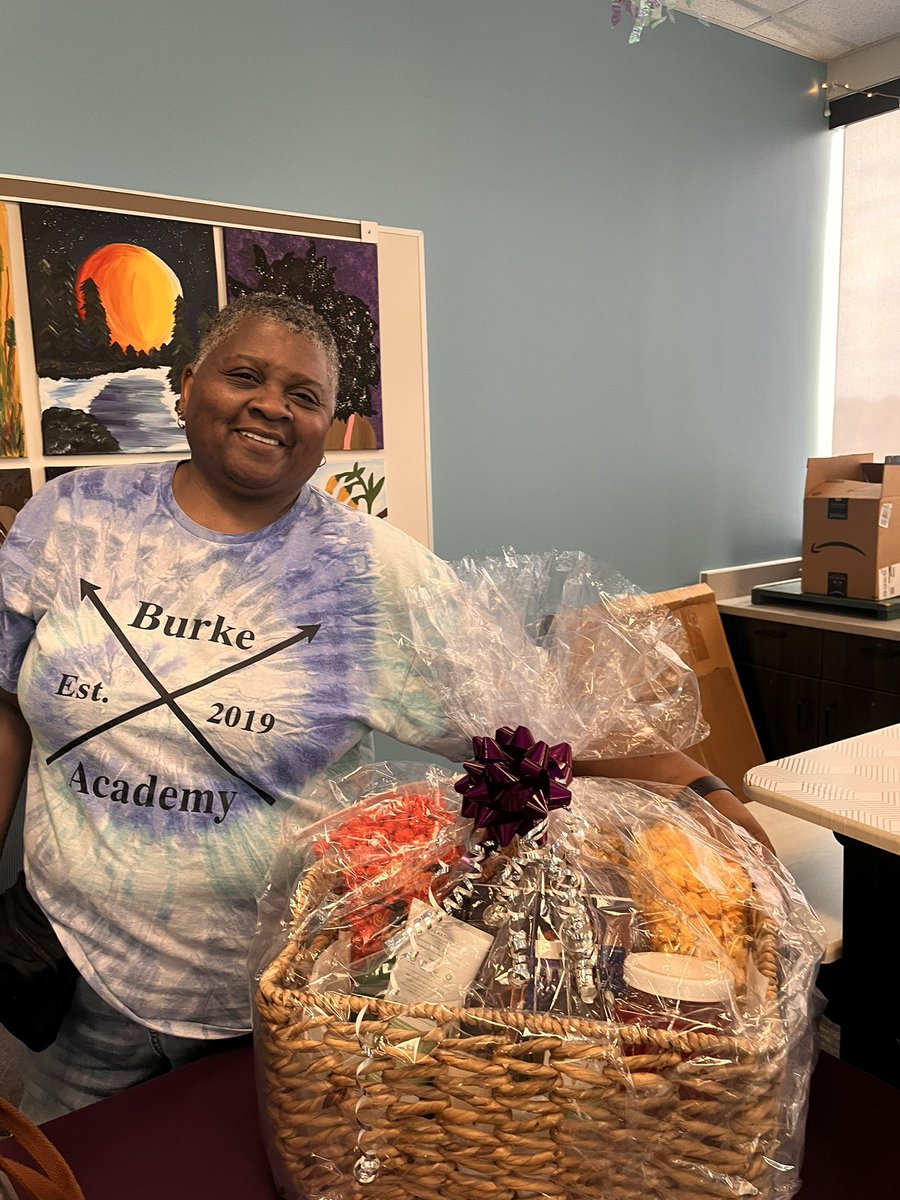We love celebrating Mrs. Davis and even more so, celebrating her birthday! Happy early birthday to the amazing Mrs. Davis. 🎉🎉 She always brings a lot of heart to our students each day and makes everyone feel valued and accepted! <a href="/HMC1Proud/">Hickman Mills C-1 School District</a>