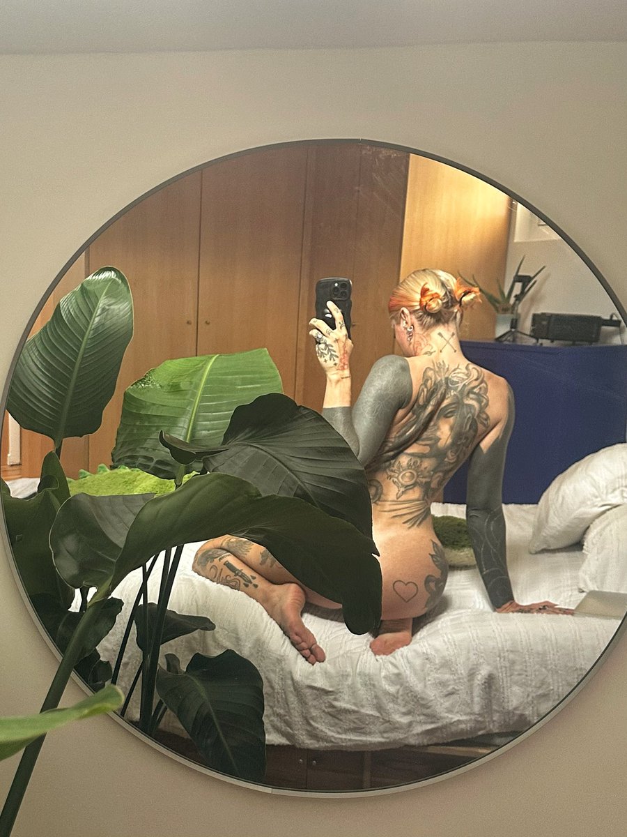 Le retour des nudes avec une plante 🌱