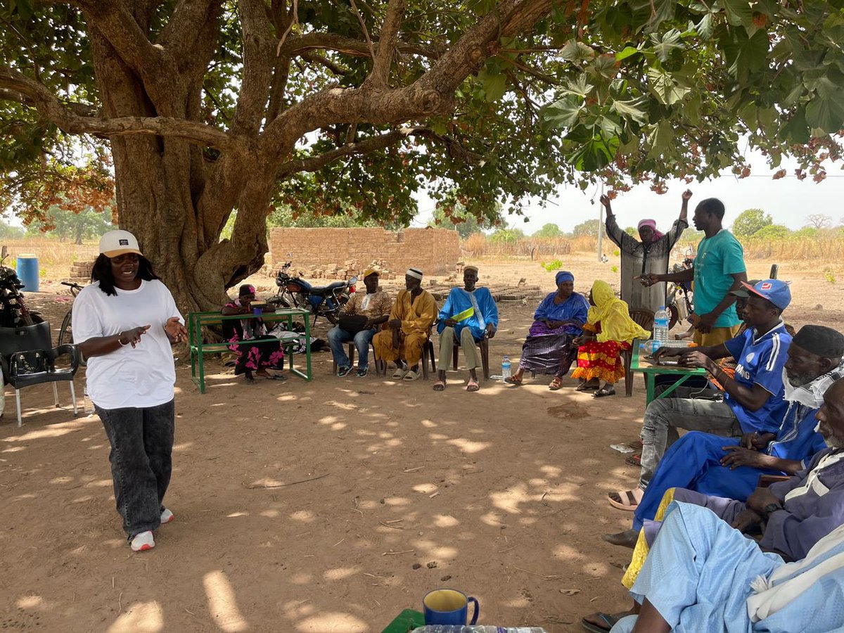 YelefInitiative's tweet photo. Our team is currently in Kiang Kuli Kunda,  #LRR engaging with victims and community members through safe space discussions on the post-TRRC process. This initiative is made possible with the support of 
 @UNDP_TheGambia @UnHumanRights @ONU_Droits_Brao
@UNPeacebuilding https://t.co/MQt46PrYCH