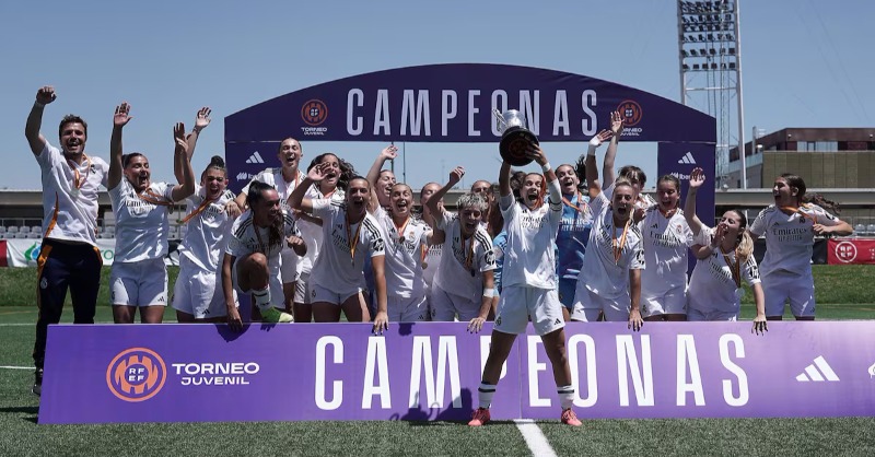 realmadridfem's tweet photo. 🙌🏆 ¡Campeonas del Torneo Juvenil!
