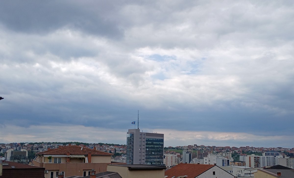 Good to be back in Pristina.
Hoping the government will be formed before I leave...
;-)

#Kosovo