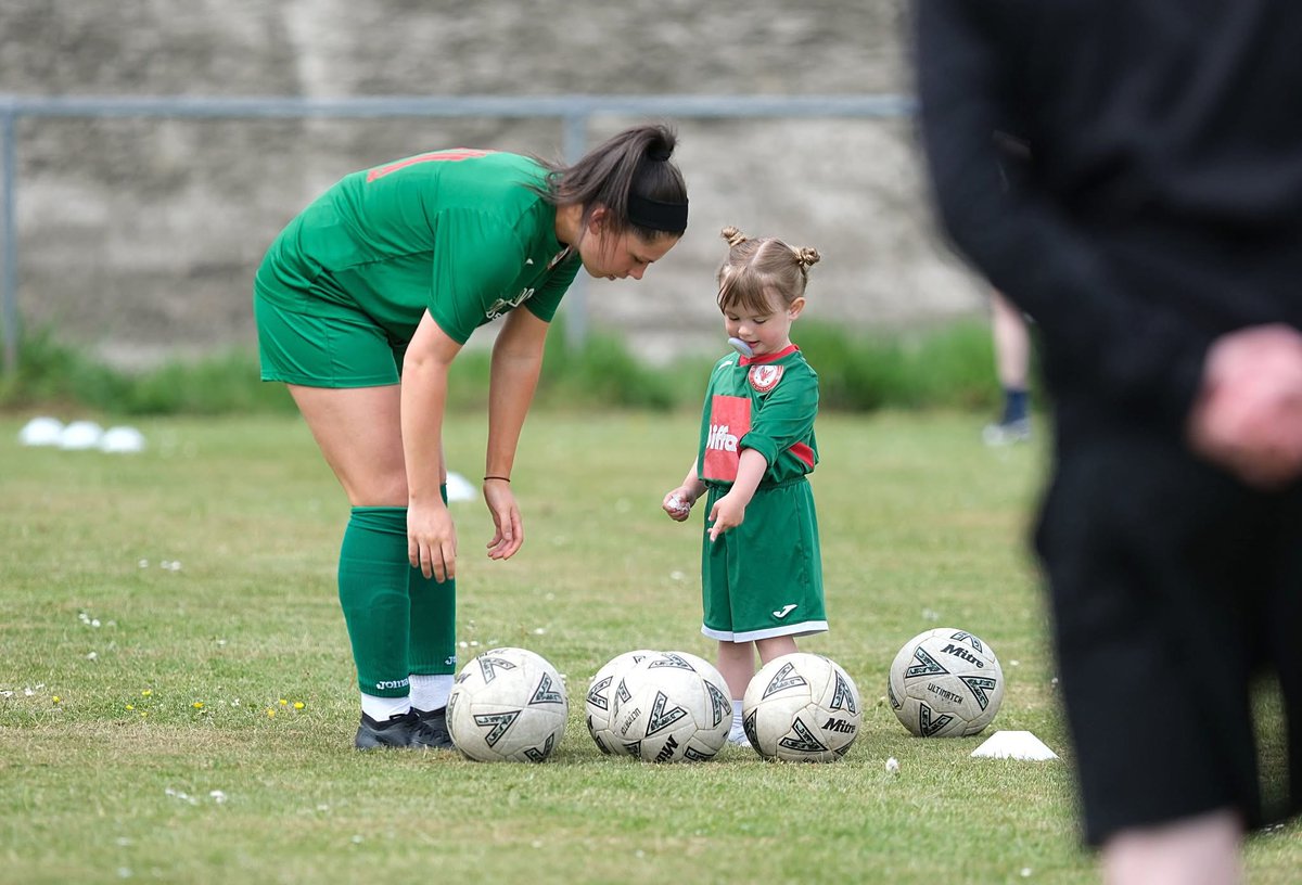 Edinburgh South Women (@escfcladies) on Twitter photo Left it late. But favourite photo of <a href="/RegionalSWFL/">Scottish Women's Football League</a> season came at our final game, courtesy of <a href="/ScotWFootball/">Scottish Women’s Football</a> - cuts to the heart of what <a href="/EdinburghSouth/">Edinburgh South CFC</a> is all about. A family club. Inspiring the next generation is why we do what we do <a href="/escfc_girls/">Edinburgh South CFC Girls and Ladies</a> <a href="/GirlsResults/">Scottish Football Results - Girls/Women</a> <a href="/Jax_Mc_Media/">Jax Mc Media</a> Left it late. But favourite photo of <a href="/RegionalSWFL/">Scottish Women's Football League</a> season came at our final game, courtesy of <a href="/ScotWFootball/">Scottish Women’s Football</a> - cuts to the heart of what <a href="/EdinburghSouth/">Edinburgh South CFC</a> is all about. A family club. Inspiring the next generation is why we do what we do <a href="/escfc_girls/">Edinburgh South CFC Girls and Ladies</a> <a href="/GirlsResults/">Scottish Football Results - Girls/Women</a> <a href="/Jax_Mc_Media/">Jax Mc Media</a>