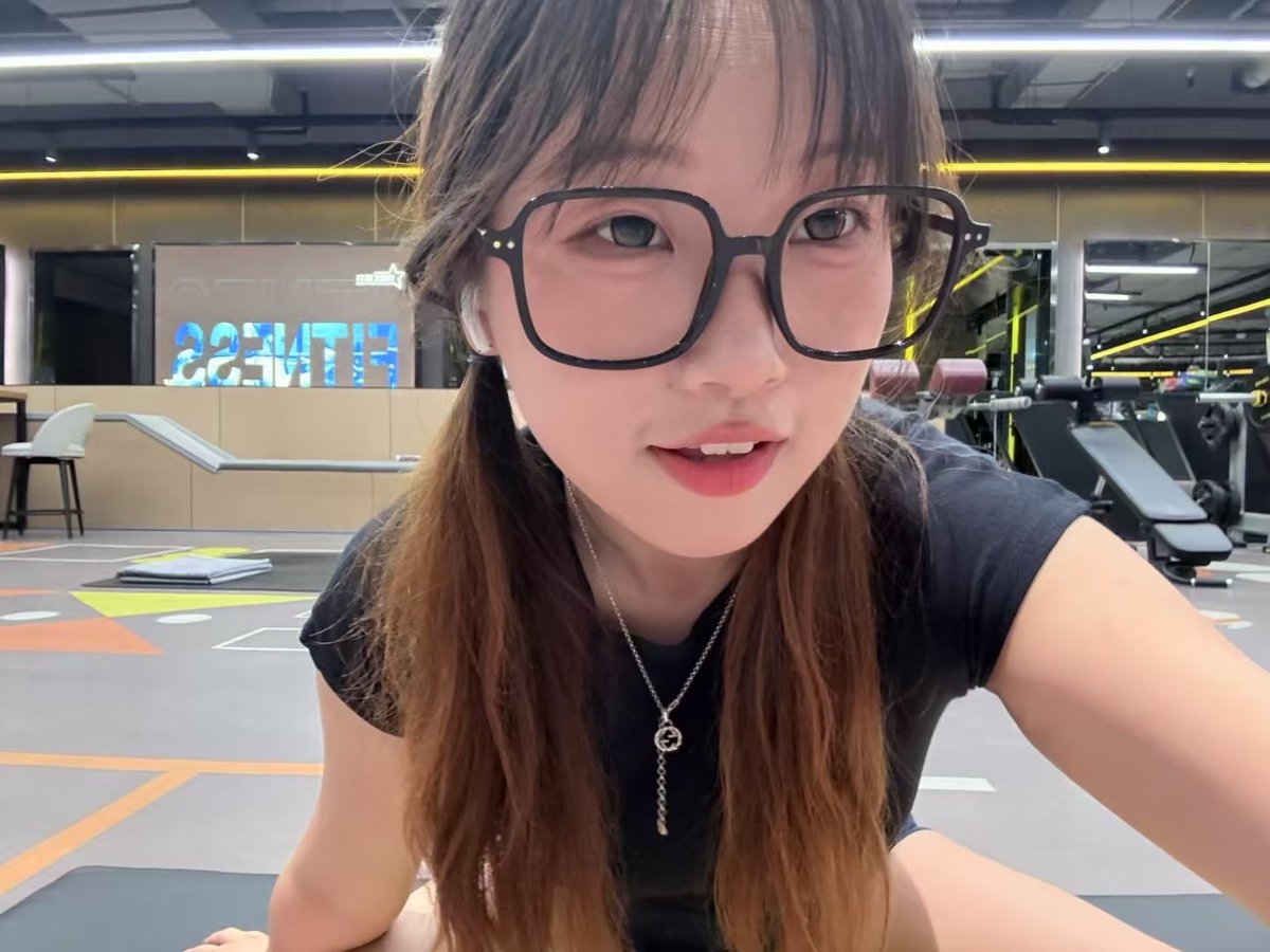 junglel4's tweet photo. 想被射屏 
#眼镜妹 
#射屏骚货 https://t.co/i94viOTUt3
