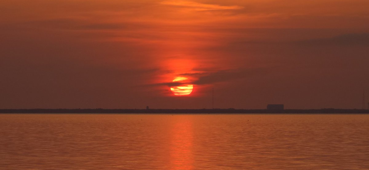 SpaceCoastSkies's tweet photo. A little late but hopefully your day is a blessed beaut! #sunrise #flwx #SpaceCoastSkies #StormHour #lifelessons #fishinglessons #birdsofprey https://t.co/HKQV80cJ7G