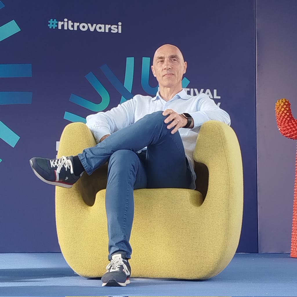 Emanuele Castagno al #FestivaldellaTv: "In alcune applicazioni, l'intelligenza artificiale mette a rischio posti di lavoro. In altri contesti invece lo stesso sistema ha impedito la scomparsa di posti di lavoro"

#RINA #EmanueleCastagno