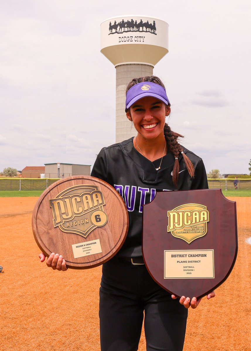 claire lopez tweet media