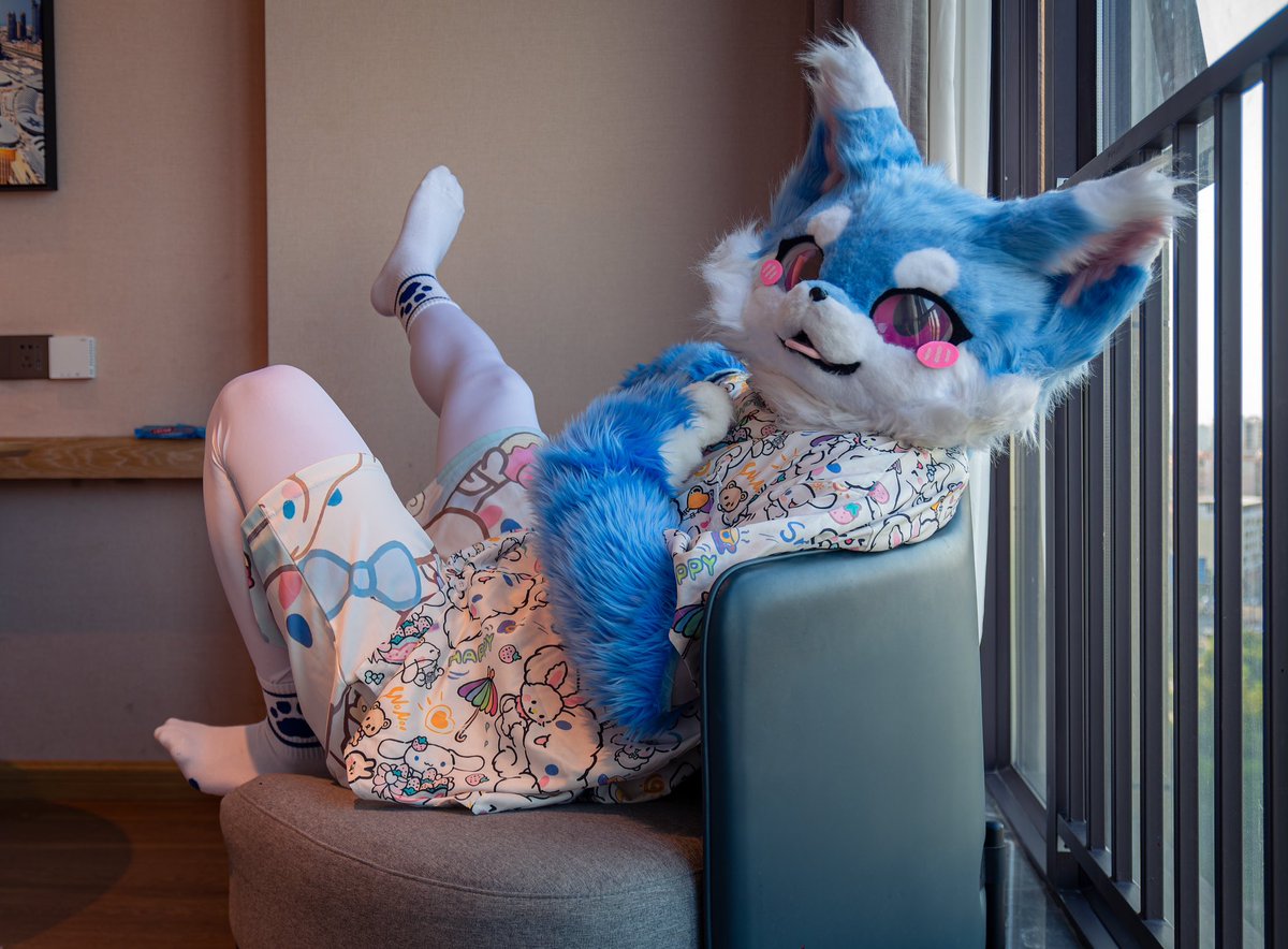 太阳好大！
翻个面
已经是咸鱼了（趴）
📷&amp;后期<a href="/fumeng378872/">浮梦</a>