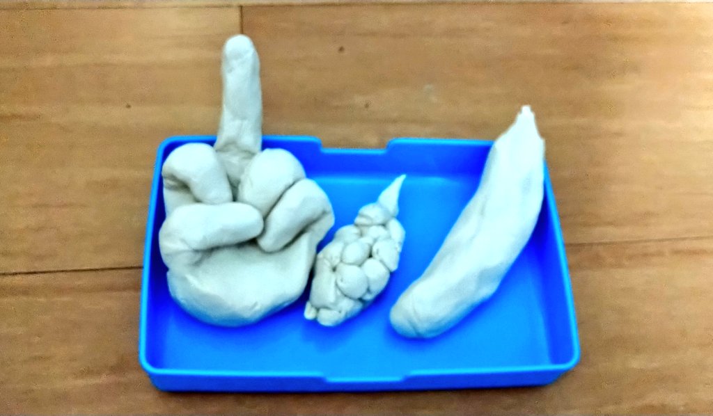 粘土で何か作ってと言われたので🙄