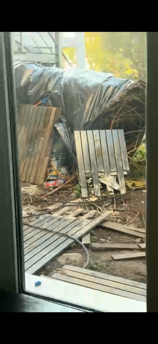 MariaE84927's tweet photo. @SofitelCardales El peor hotel al que fui. Caca de rata en las habitaciones. Al lado de un basural. Pésimo servicio https://t.co/fP8Cct3jQl