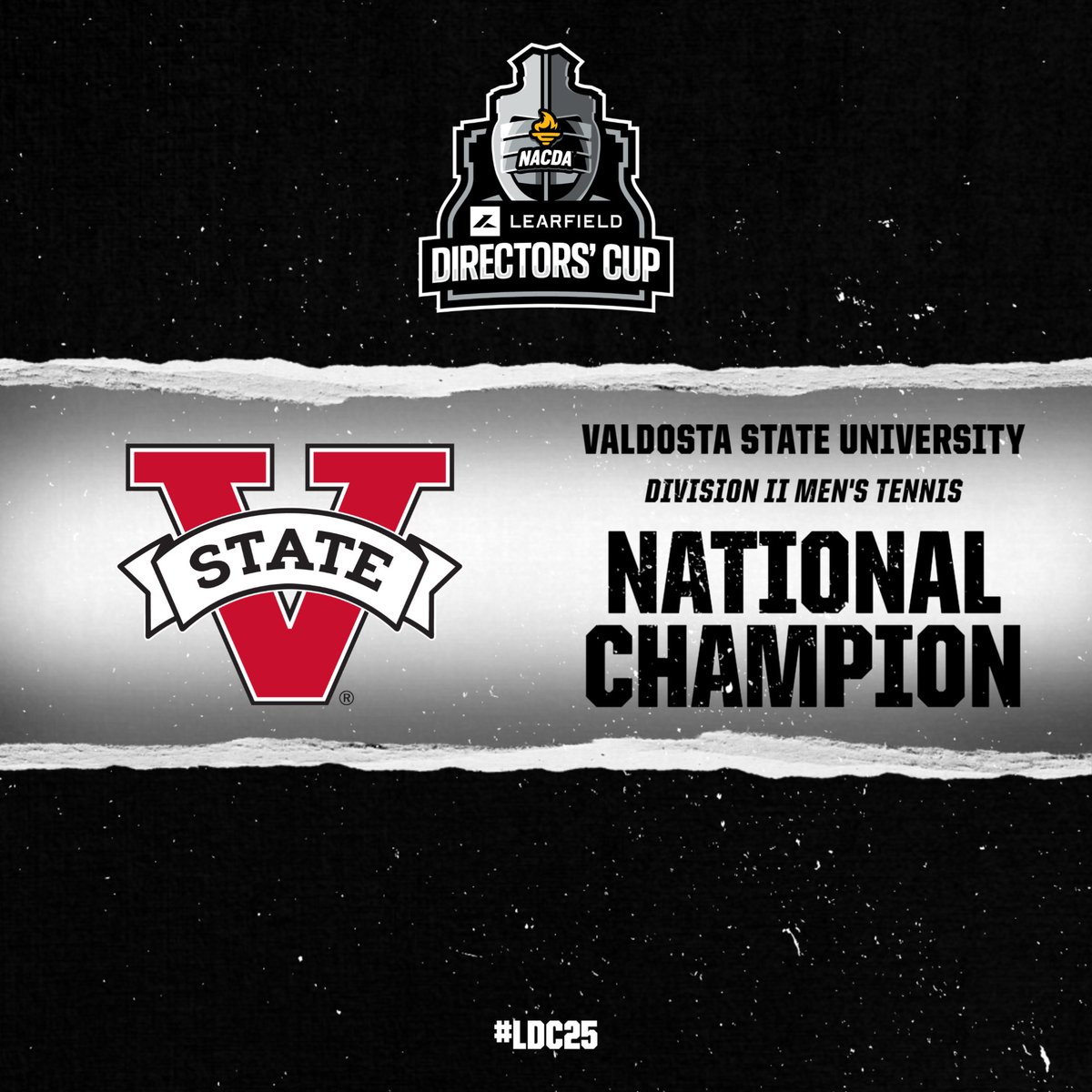 Learfield Directors' Cup (@ldirectorscup) on Twitter photo 🚨Back-to-back for <a href="/BlazerAthletics/">Valdosta State Blazers</a> as they claim the 2025 NCAA Division II Men's Tennis National Championship! Fourth in program history! #LDC25 🚨Back-to-back for <a href="/BlazerAthletics/">Valdosta State Blazers</a> as they claim the 2025 NCAA Division II Men's Tennis National Championship! Fourth in program history! #LDC25
