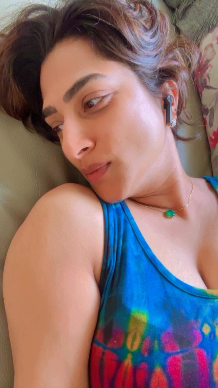 Grzr92_XAAAaD1Y?format=jpg&name=large