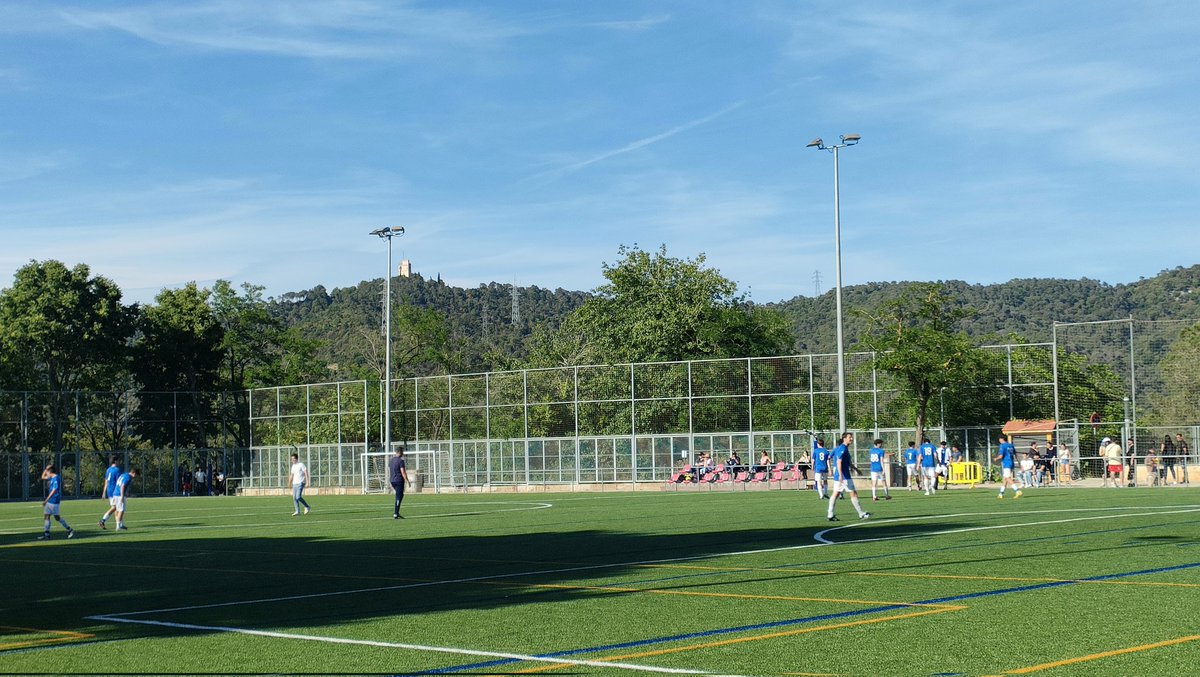 #Saludos des de Vallvidrera! Partit d'anada de la semifinal de la promoció d'ascens a #3cat entre <a href="/daumarclub/">Daumar</a> i <a href="/AtleticoMarina/">Atlético Marina</a>! Els hospitalencs busquem un bon resultat de cara a la tornada

#TheCatalanGroundhopper #FutbolCat #groundhopping #FutboLH