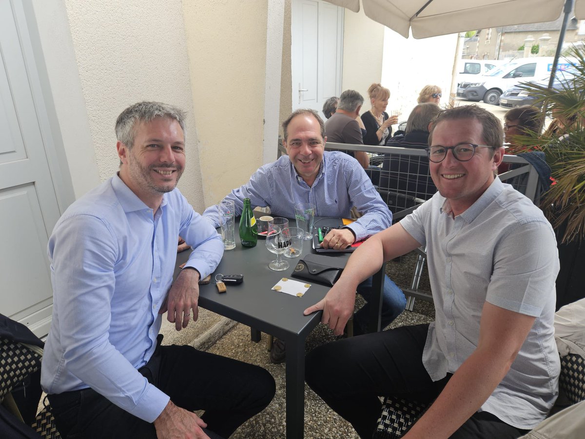 LoicKervran18's tweet photo. Un week-end de député rural ça ressemble à quoi? 

✅ Rencontre FNSEA/JA à #StAmand
✅ Brocante à #Orval 
✅ Lancement du tournoi de poker du club de #Thaumiers
✅ Exposition à #LaCelette
✅ Marché à #Marçais
✅ Soirée comice agricole à #Lignières 
✅ Brocante à #Nozières

#circo https://t.co/ydbdU6xjQo