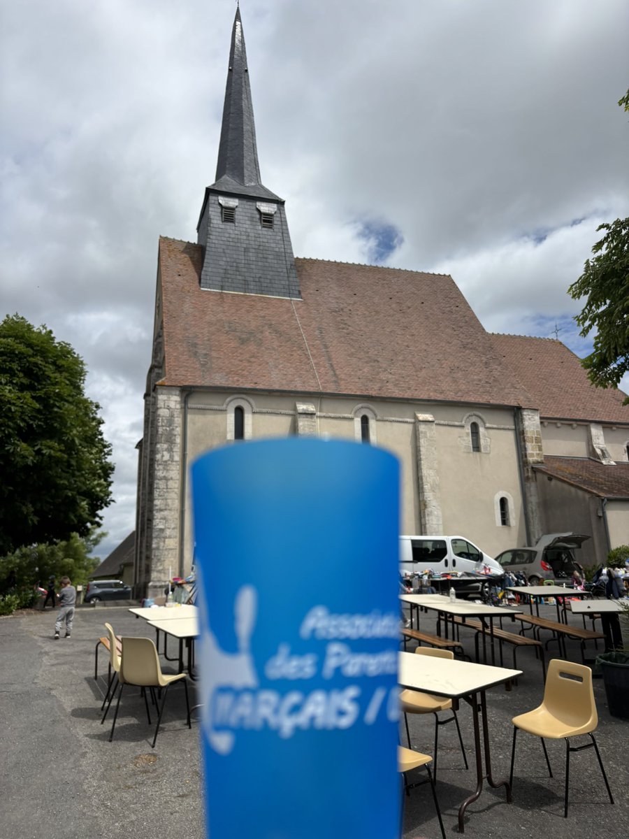 LoicKervran18's tweet photo. Un week-end de député rural ça ressemble à quoi? 

✅ Rencontre FNSEA/JA à #StAmand
✅ Brocante à #Orval 
✅ Lancement du tournoi de poker du club de #Thaumiers
✅ Exposition à #LaCelette
✅ Marché à #Marçais
✅ Soirée comice agricole à #Lignières 
✅ Brocante à #Nozières

#circo https://t.co/ydbdU6xjQo