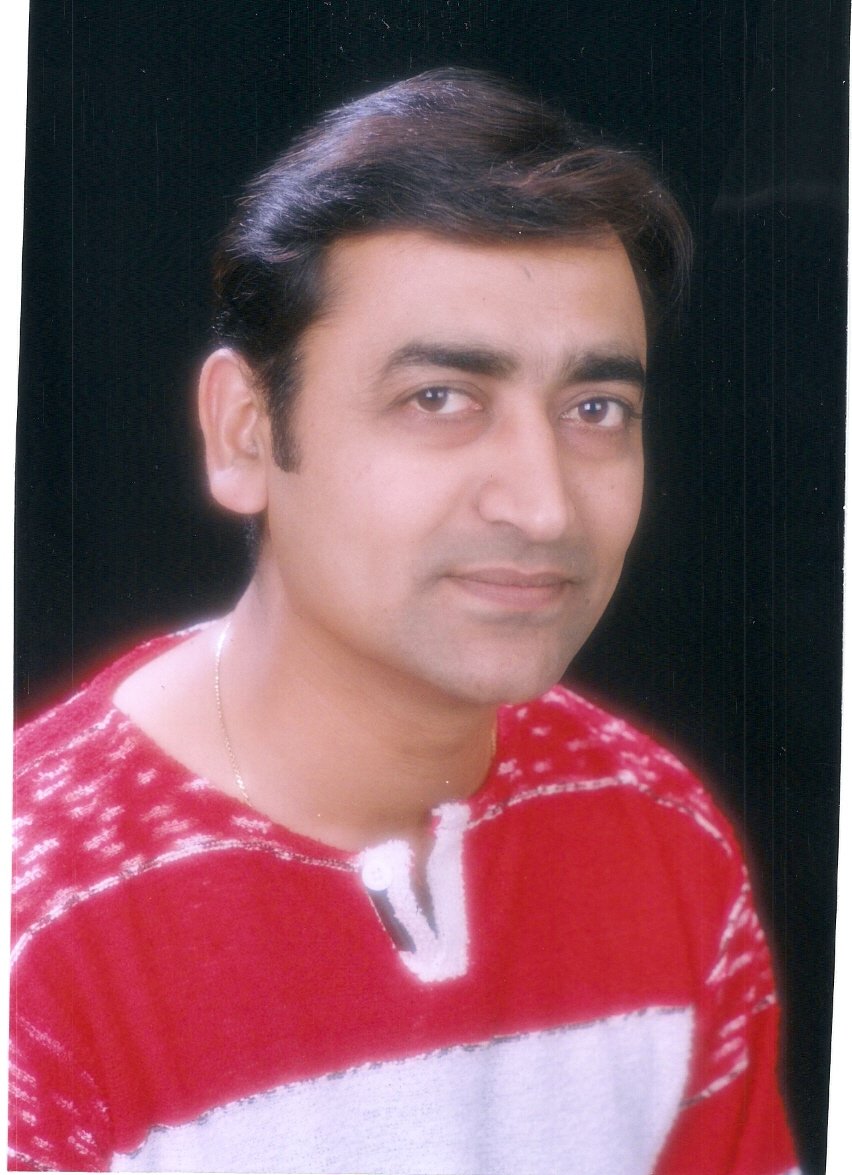 हसरत ही रहे तो अच्छा है, ग़ालिब...
चांद हासिल हो जाए तो दाग दिखने लगते हैं.....