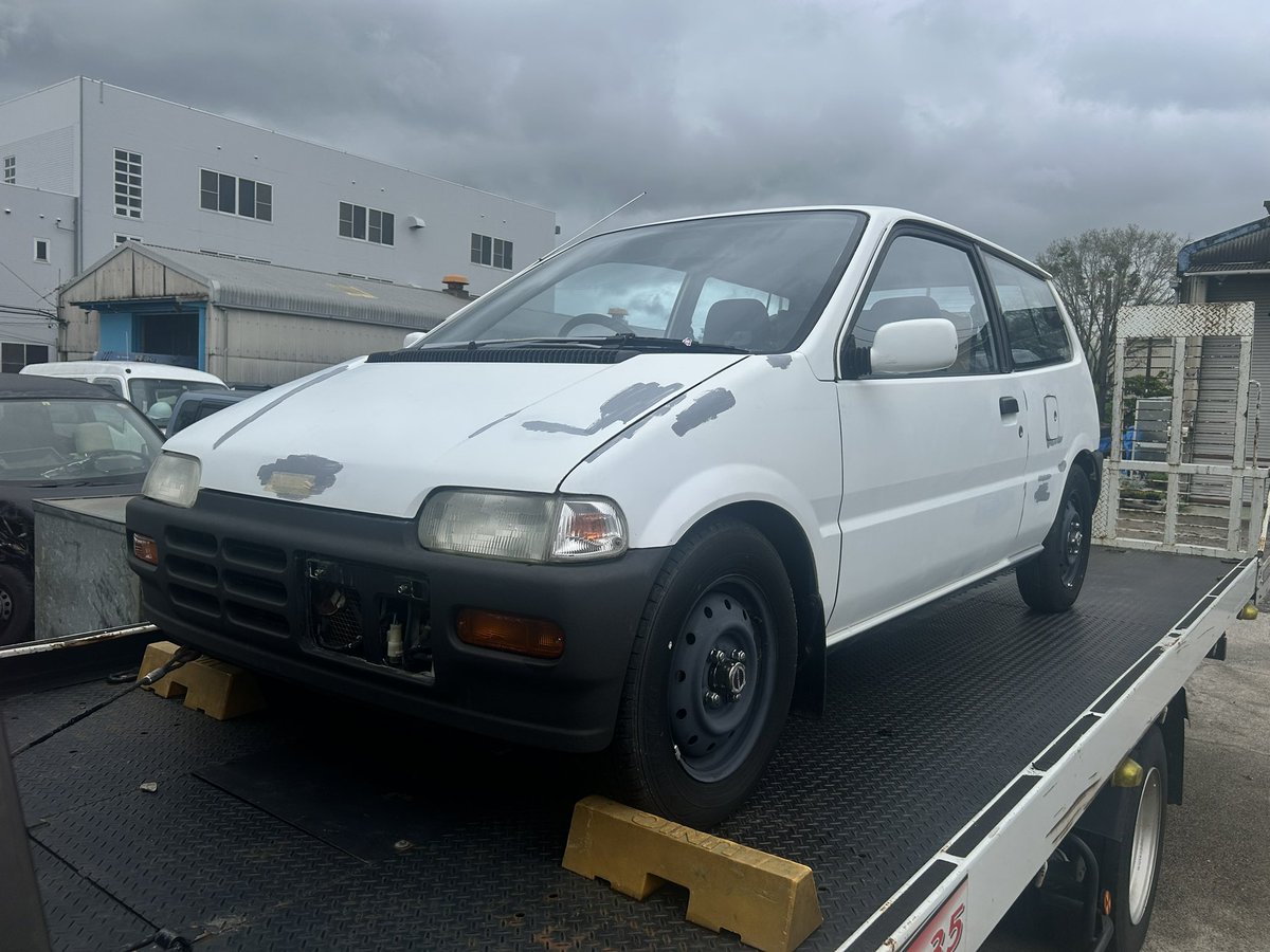 383today_ZYKLNS's tweet image. 本日、トゥデイが増えました。
550、RI-Z(AT)屋根付きですね。
嫁ちゃん号になります。
チクルスにも無い屋根付きですね。
僕がずっと欲しいって言ってる屋根付きですね。
嫁ちゃん号です。
機関絶好調、外装は全塗装予定。
ガスケットやら変態ホイールやらパーツリスト、マウントやら沢山おまけを　次