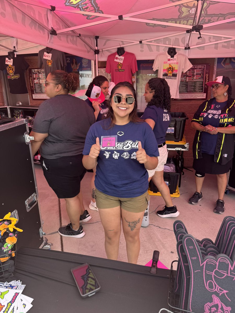 <a href="/ORUSportMgmt/">ORUSportManagement</a> major, Keona, is working the Party Animals vs. Texas Tailgaters game (2) in Albuquerque, NM. <a href="/TheSavBananas/">Savannah Bananas</a> #GoldenStandard