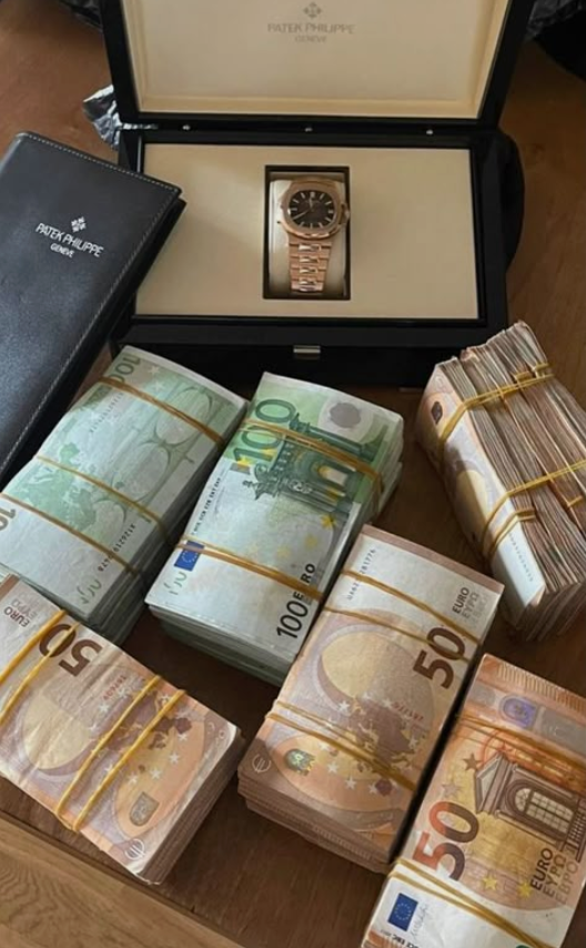 mrolacas's tweet photo. The most profitable deals in crypto look like this:
- Bought.
- Forgot.
- A year later, remembered.

The formula is simple. The problem is patience. https://t.co/1WzlTyQWD5