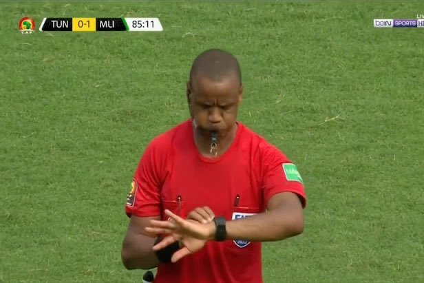 Newcastle 0-1 Everton - THE REF HAS DECIDED TO CALL IT THERE. NEWCASTLE EUROPA LEAGUE NEXT SEASON…