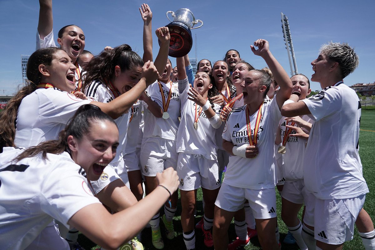 Woso Promises Magazine (@wosomagazine) on Twitter photo 📍👧🏻 Adriana Folgado (<a href="/adrifolgado/">adriana folgado</a>)
jugadora del <a href="/realmadridfem/">Real Madrid C.F.</a> ⚪️⚪️ se proclama 🏆 CAMPEONA del #TorneoJuvenilFEM tras ganar al @FCBFemeni 🔵🔴 en la final
Enhorabuena 🥳🥳😃😃
#wosomagazine🧩 #HalaMadrid 📍👧🏻 Adriana Folgado (<a href="/adrifolgado/">adriana folgado</a>)
jugadora del <a href="/realmadridfem/">Real Madrid C.F.</a> ⚪️⚪️ se proclama 🏆 CAMPEONA del #TorneoJuvenilFEM tras ganar al @FCBFemeni 🔵🔴 en la final
Enhorabuena 🥳🥳😃😃
#wosomagazine🧩 #HalaMadrid