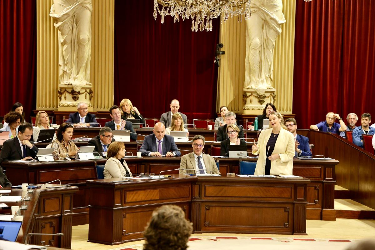 La oposición pedirá al Govern en el Parlament un balance de los dos años de legislatura menorcaaldia.com/2025/05/25/la-…