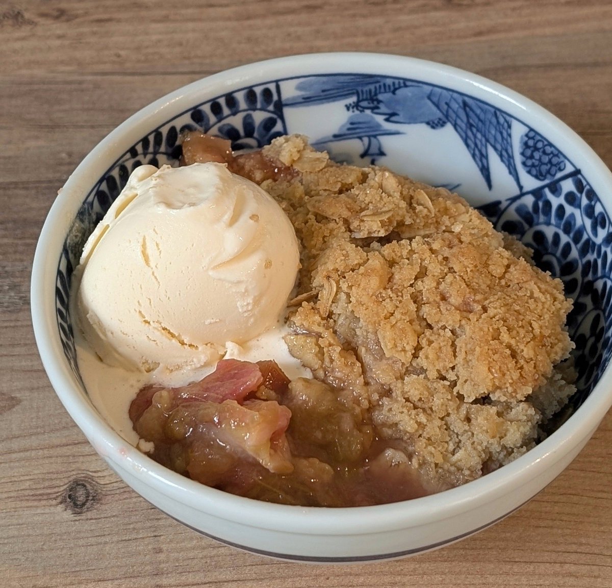 Still going strong on the homemade rhubarb crumble.👇