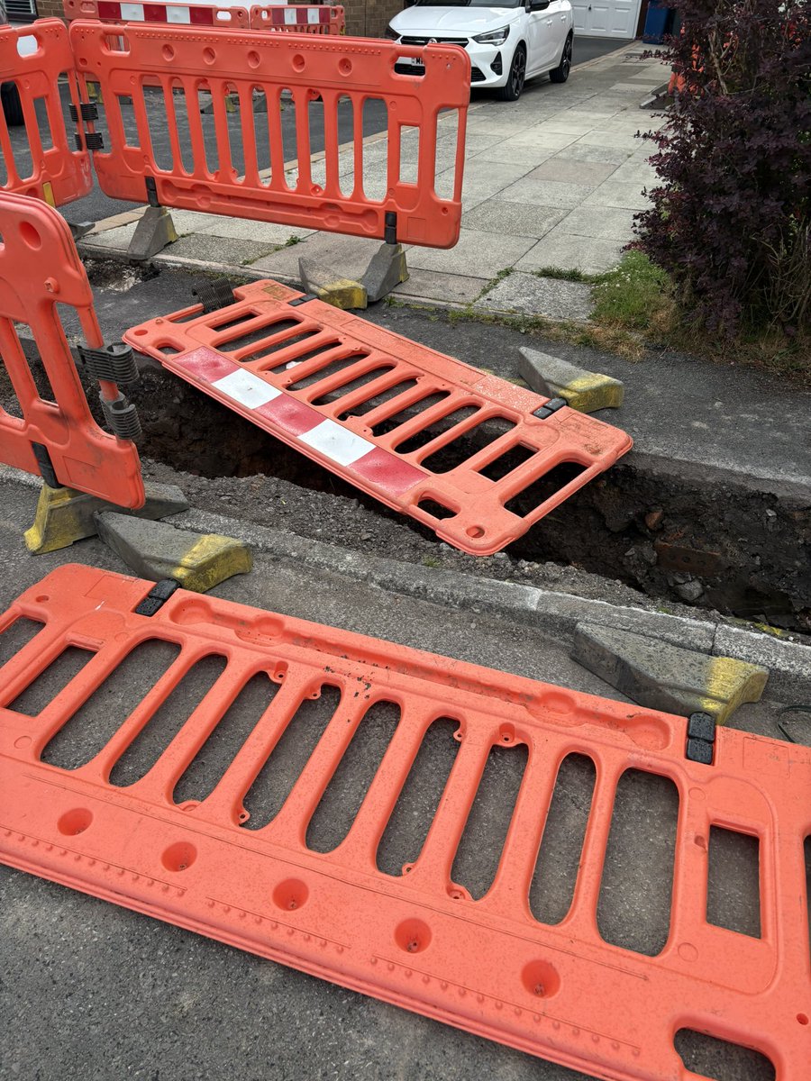 1joslater's tweet photo. @CadentGasLtd Not a happy person waking up this morning to carnage Thirlmere Ave BB4 6LU. #healthsafety  Can you please arrange for someone to sort the barriers out. https://t.co/b7WIJNec5Y