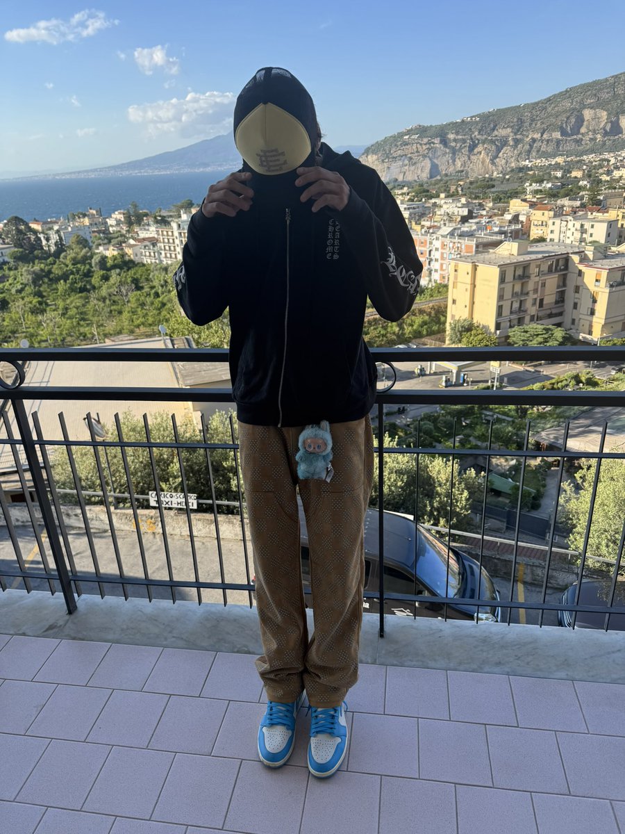 Clocking out for a few weeks 🧊 locked in and ran up a good bag this past month time for a europe sendddd for a little🕺 send $labubu to 50 mill btw thanks🙂‍↕️