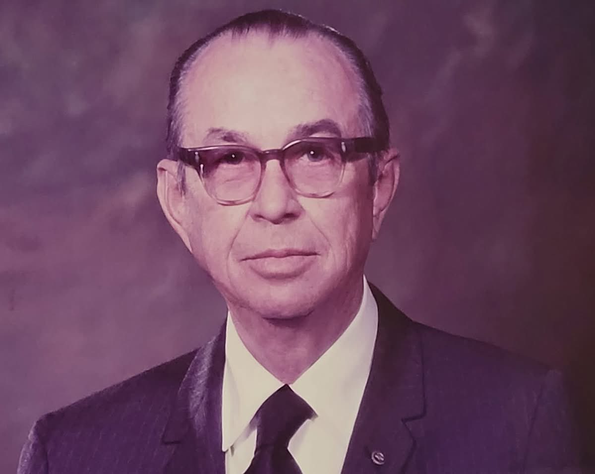 jeffstate's tweet image. #OnThisDate (May 25) in 1972, JSCC dedicated the Eugene Fitzgerald Student Center at the Jefferson Campus. Mr. Fitzgerald donated 40 acres of land to JSCC and was instrumental in the formation of the college. 

#60thAnniversary #History #AlabamaHistory