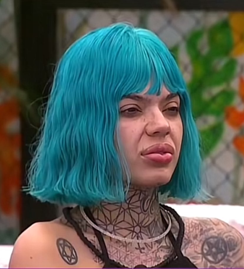 Con qué cara esta chandosa le dice fea a otra mujer y de pasó decir “Gracias a la ciencia médica” sabiendo que esa misma ciencia médica la dejó más horrible a ella, es igual a Yina definitivamente JAKDJLSJDLSJ
 #LaCasaDeLosFamososCol
#LaCasaDeLosFamososCol2