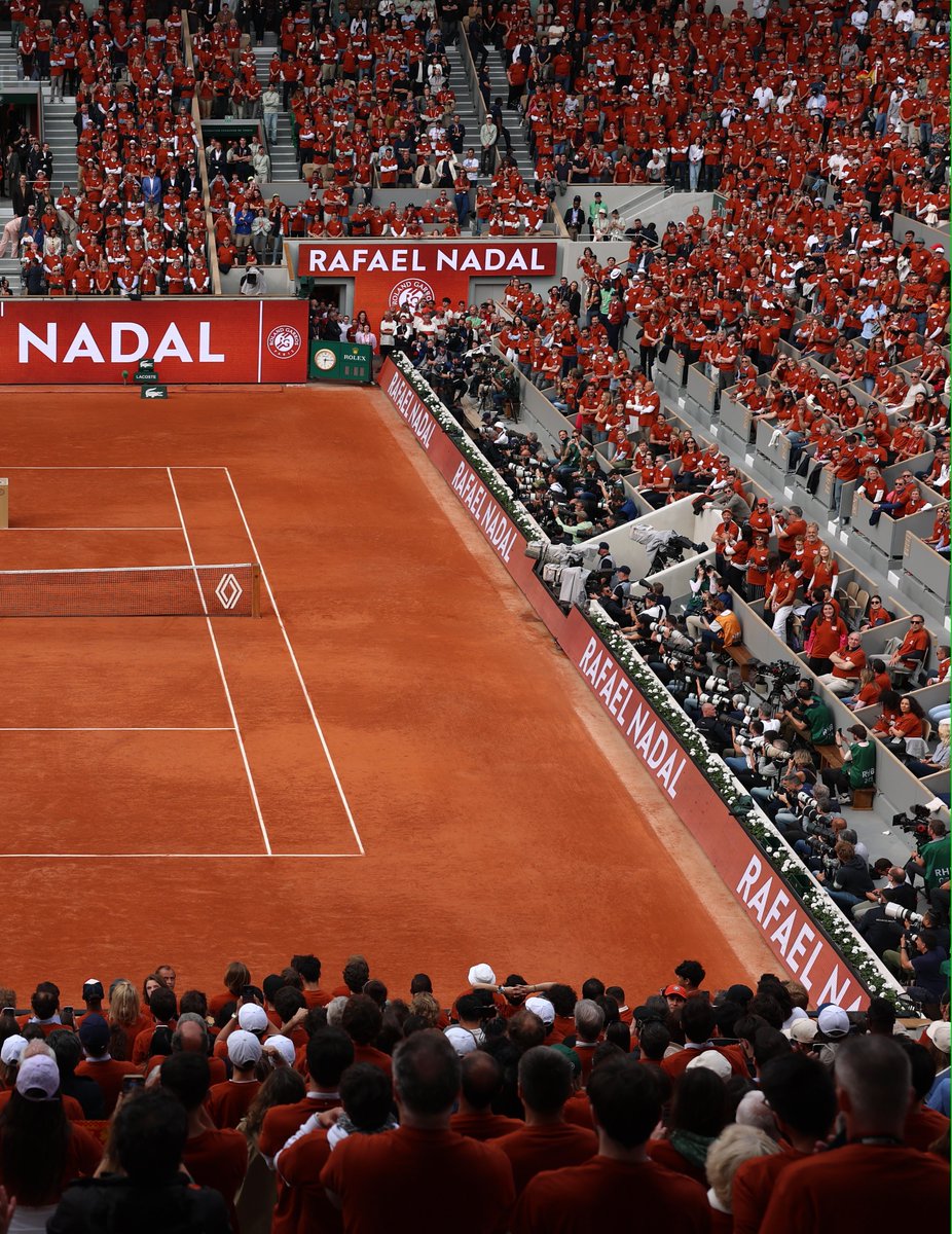 Clay. Roland-Garros. Rafa 😍 

Merci <a href="/RafaelNadal/">Rafa Nadal</a> 🤝

#rolandgarros