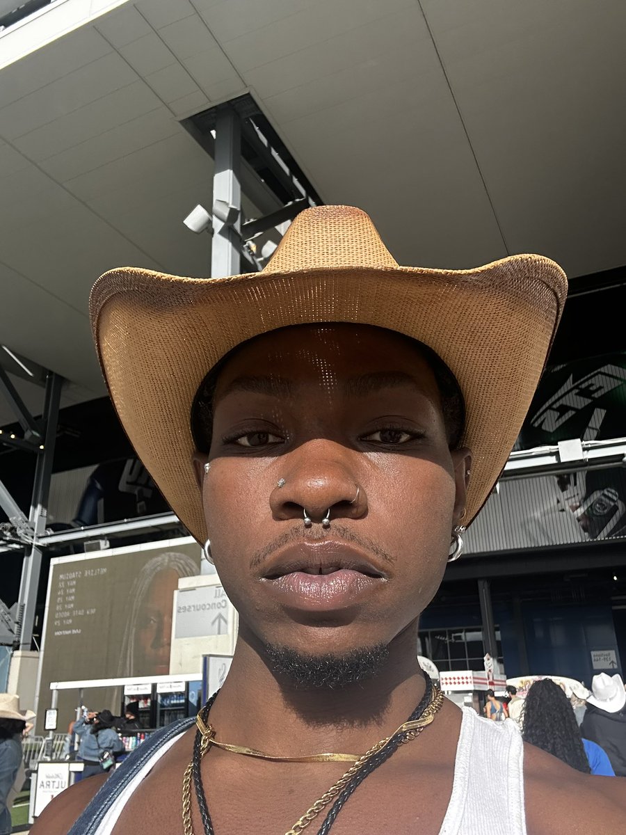 TRADE IN CHARGE 💂🏾♂️ tweet media