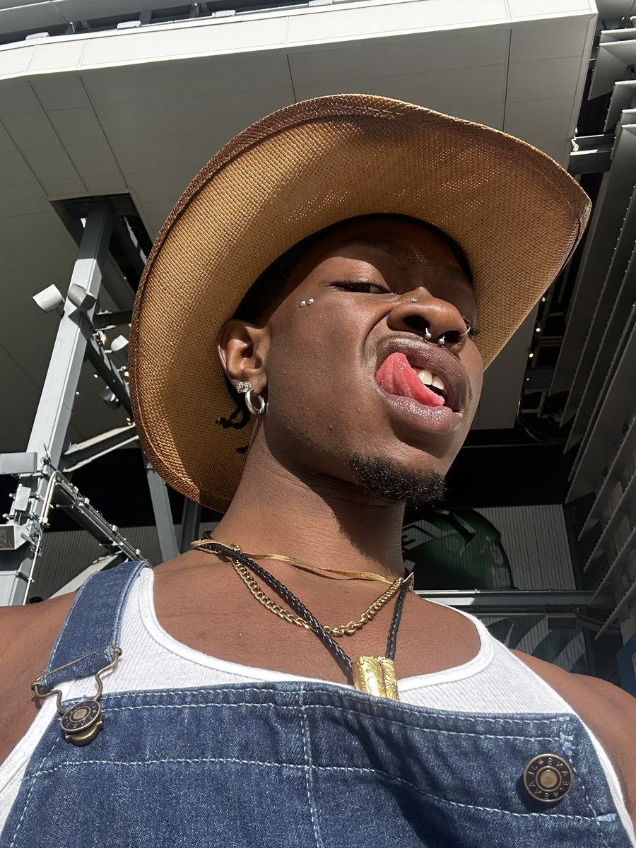 TRADE IN CHARGE 💂🏾♂️ tweet media