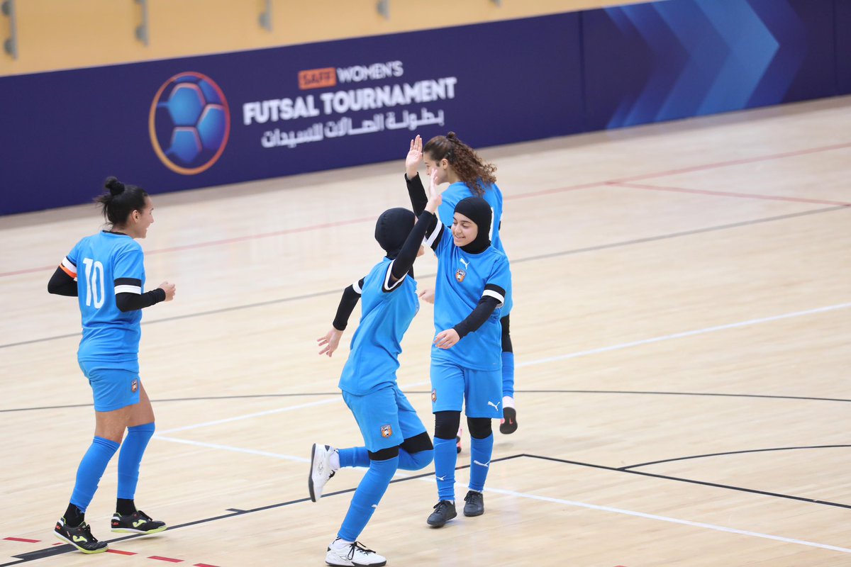 فخورين فيكم وبعطائكم! 🧡 أنتم الأفضل!

 #شعلة_الشرقية #فخر_الشرقية #بطولة_الصالات_للسيدات #easternflamesfc #womenfootball