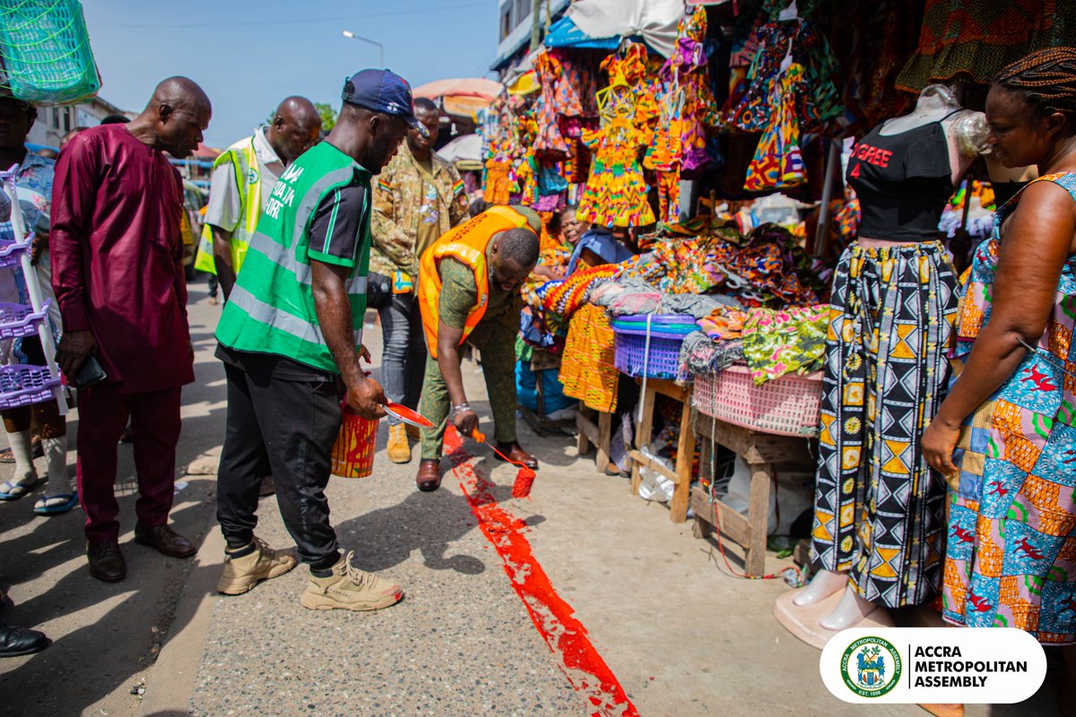AccraMetropolis's tweet image. Mayor of Accra sensitises traders on #Monkeypox; urges compliance with "#RedLinePolicy"

ama.gov.gh/news-details.p…