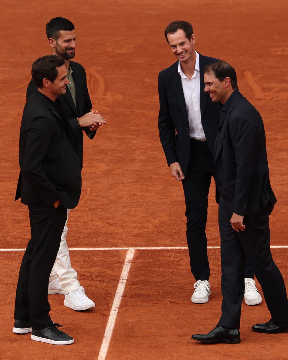 amauryTTN's tweet photo. Dernière fois qu'on voit le Big Four ensemble dans un court ...
On ne revivra plus jamais un truc pareil 🥲

Merci pour tout Messieurs 😊 🧡

#rolandgarros #RolandGarros2025 https://t.co/ek7fEK8yBs